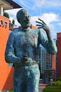 steve jobs, statue, budapest, iphone, tóth ernő, steve jobs, steve jobs, steve jobs, steve jobs, steve jobs