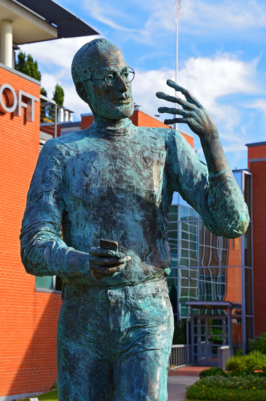 steve jobs, statue, budapest, iphone, tóth ernő, steve jobs, steve jobs, steve jobs, steve jobs, steve jobs