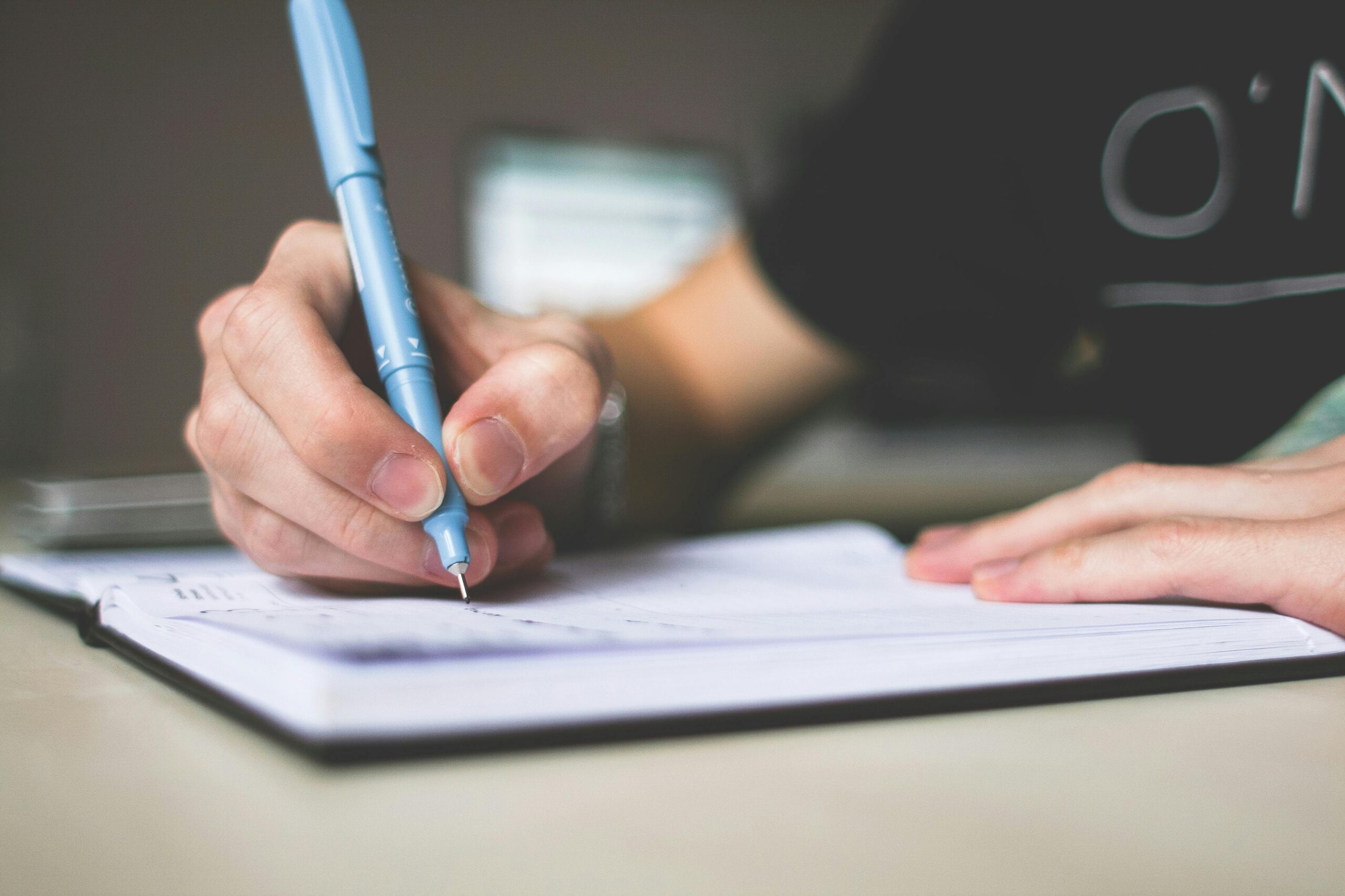 Discover the 5 easiest freelancing skills beginners can learn fast in 2026.